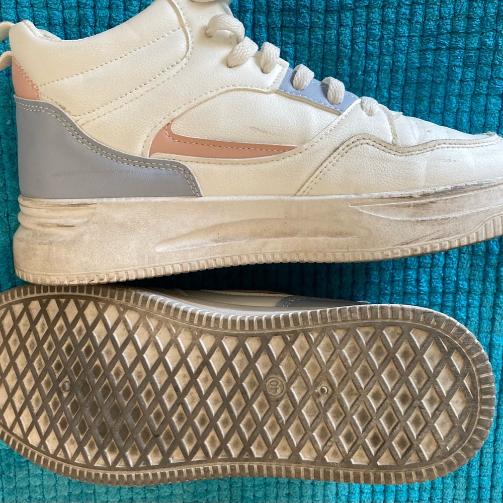 Super cute mid tops!